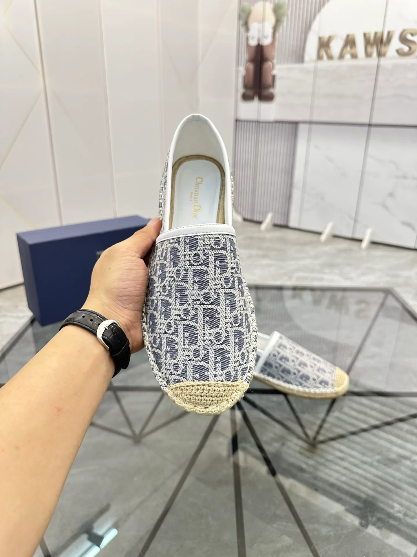 Men's shoes for sale 💰: 💰P400¥ Product trademark: Dior* "Dior*" low-top fisherman's shoes Regular size: 38-44 (can be customized to 37.45) Product materials: imported cowhide leather upper spliced ​​with original fabric, sheepskin lining, original outsole. Number: 1023